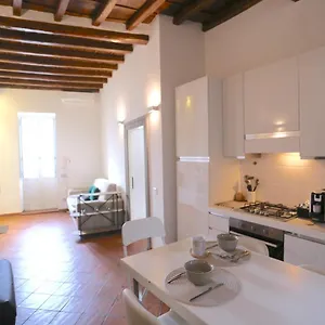 Benedetta 22 - Trastevere Rom