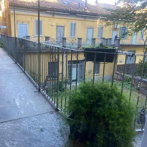 lovelyloft-navigli-tiglio.italymilanhotels.net/